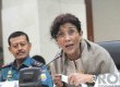  Menteri Kelautan dan Perikanan (KKP) Susi Pudjiastuti menjelaskan perkembangan penangkapan kapal ilegal fishing dan transhipment di Jakarta, Senin (8/12). (Republika/Agung Supriyanto)