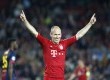 Pemain Bayern Muenchen asal Belanda, Arjen Robben, merayakan kemenangan usai mengalahkan Barcelona di Camp Nou, Kamis (2/5) dini hari WIB.   (AP/Emilio Morenatti)
