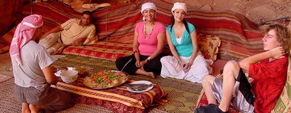 bedouin-camp-jordania-anda-ingin-merasakan-hidup-di-era-_110504235603-458.jpg