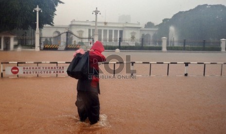 ... di Jl Merdeka Barat, Jakarta, Senin (9/2). (Republika/Tahta Aidilla