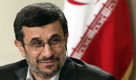 Ahmadinejad Sebut Iran tak Gila Perang