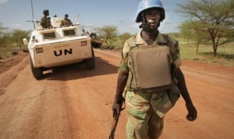Anggota pasukan penjaga perdamaian PBB berpatroli di wilayah Sudan (ilustrasi)