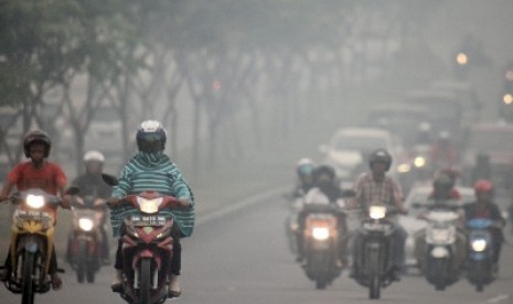 Asap akibat kebakaran hutan di Pekanbaru.
