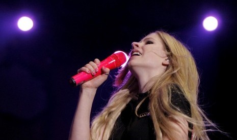 Avril Lavigne Kecam Lelucon Bos Facebook