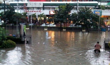 Banjir Warisan Foke Harus Diselesaikan Jokowi | Galery Berita unik dan