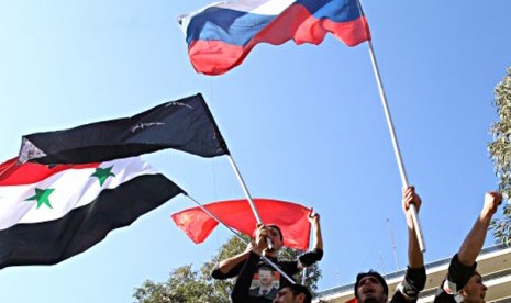 Bendera Suriah dan Rusia.   (Ilustrasi)