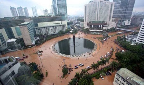 Bundaran HI yang tergenang air banjir, Jakarta,Kamis (17/1).