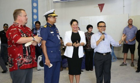 Bupati Banyuwangi, Abdullah Azwar Anas menyambut Deputy Director Generale Bangladesh Coast Guard Yahya Syed (dua dari kiri).