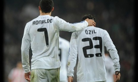 Cristiano Ronaldo dan Mesut Oezil