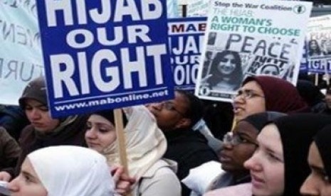 Demonstrasi menolak larangan Jilbab