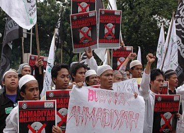 Demonstrasi menuntut pembubaran Ahmadiyah