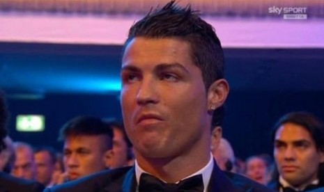 Ini Ekspresi Ronaldo Dikalahkan Messi 
