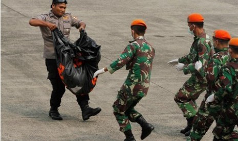 Proses Evakuasi Sukhoi Sudah 80 Persen [ www.BlogApaAja.com ]