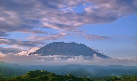 [Image: gunung-agung-bali-_120901141655-192.jpg]