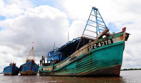 Kapal nelayan asing yang ditangkap dalam kasus ilegal fishing.