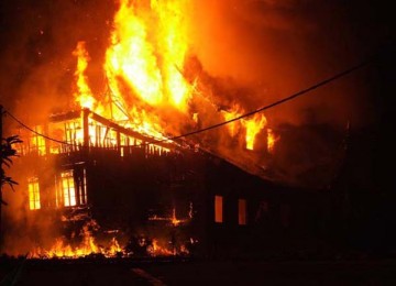 Kebakaran Landa Belasan Rumah di Makassar