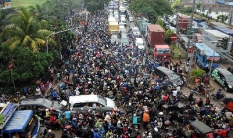 Persewaan Mobil Kota Jakarta on Mobil Dimana Mana Macet Menjadi Makanan Sehari Hari Pertumbuhan Jalan