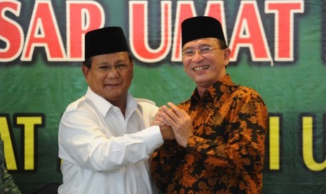  Ketua Dewan Pembina Partai Gerindra Prabowo Subianto bersama Ketua Umum PPP Suryadharma Ali (kanan).