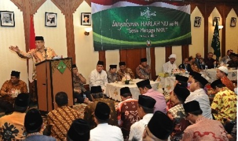 Ketua Umum PBNU Said Aqil Siroj memberikan tausiyah saat membuka tasyakuran Harlah PBNU ke 91 di Jakarta, Jumat (16/5) malam. 