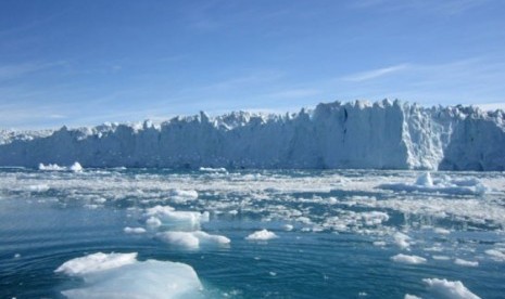 Luas es di Arktik semakin berkurang dan menyusut tiap tahunnya.
