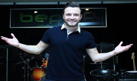 Mantan personil grup vokal Westlife, Shane Filan saat ditemui usai melakukan latihan vokal jelang perhelatan festival musik LA Lights Java Soulnation 2013 di Studio Bepbop, Tebet, Jakarta, Selasa (1/10).