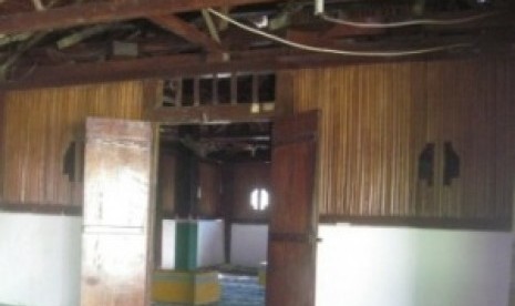 Masjid Tertua Di Maluku Yang Terbuat Dari Sagu [ www.Up2Det.com ]
