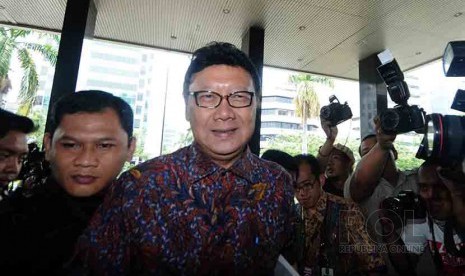 Menteri Dalam Negeri (Mendagri) Tjahjo Kumolo mendatangi Gedung Komisi Pemberantasan Korupsi (KPK) , Jakarta, Jumat (19/12)