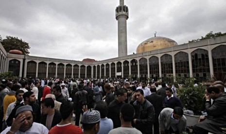 Masjid London Gelar Shalat Idul Fitri Enam Kali