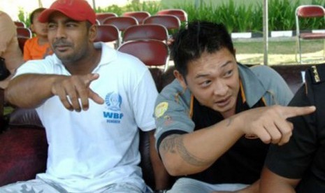  Myuran Sukumaran (kiri) and Andrew Chan (kanan) didalam Penjara Kerobokan Denpasar, Bali.