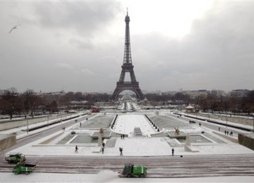 Harga Menara Eiffel Rp 519 Ribu Triliun