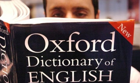 Pengacara insinyur Inggris meminta pengadilan membuka kamus bahasa Inggris.
