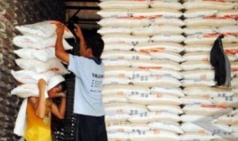 Perum Bulog menyiapkan 500 ribu ton beras untuk operasi pasar. (ilustrasi)