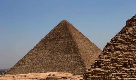 Piramida Giza di Mesir peninggalan Firaun yang binasa akibat kesombongannya mengaku tuhan