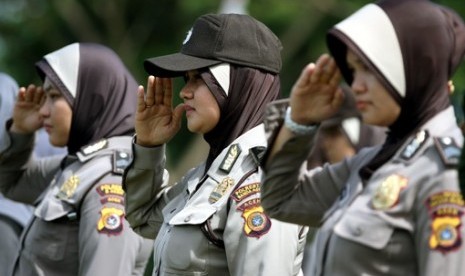 Polisi wanita (Polwan) Polresta Banda Aceh mengenakan jilbab