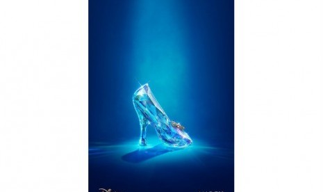 Poster film Cinderella karya Kenneth Branagh.