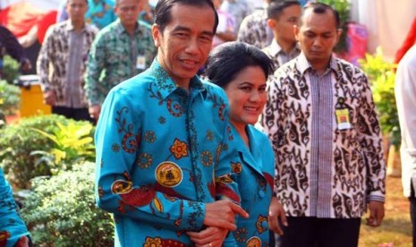 Presiden Jokowi didampingi Ibu Negara Iriana saat menghadiri peringatan Harganas XXII, di Tangerang Selatan, Banten, Sabtu (1/8).