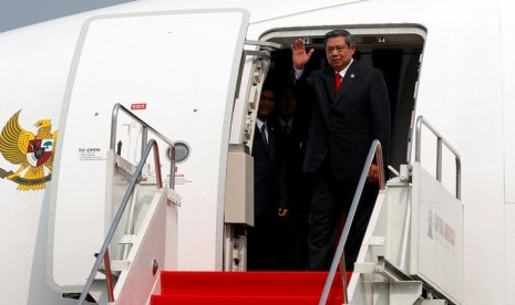 Presiden SBY Awali Kunjungan ke Ekuador dengan Peletakkan Bunga 