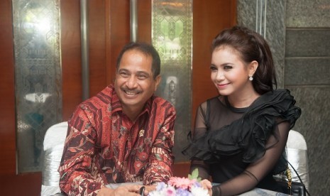 Rossa bersama dengan Menpar Arief Yahya usai jumpa pers di Gedung Sapta Pesona