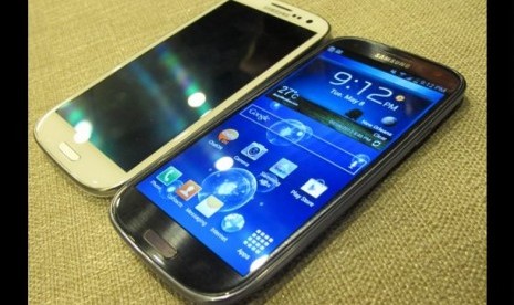 Samsung akan Bikin Saingan iPhone 4S?  