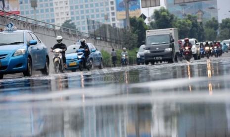 Akibat Drainase Buruk Usai Hujan Jalan Protokol Tergenang Air