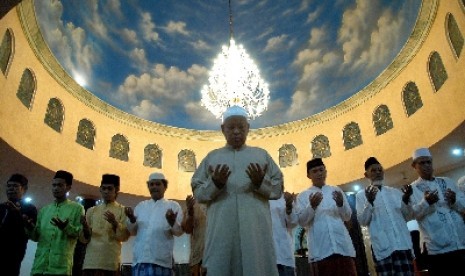 Shalat berjamaah (ilustrasi).