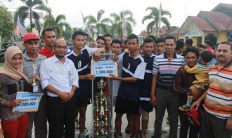 SMAN 1 Karang Baru Juara Voli LP3I Cup 2013