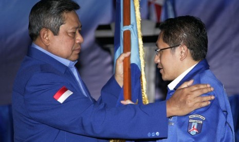   Susilo Bambang Yudhoyono dan Anas Urbaningrim. 