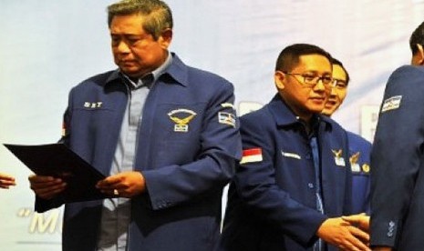 Susilo Bambang Yudhoyono (kiri) dan Anas Urbaningrum (kanan)