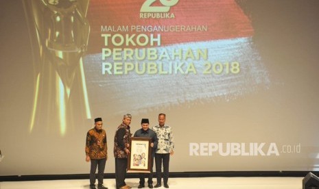 Ustaz Jazir Terima Penghargaan Tokoh Perubahan Republika Republika Online