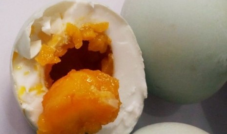 Mau Bikin Telur Asin, Ini Caranya