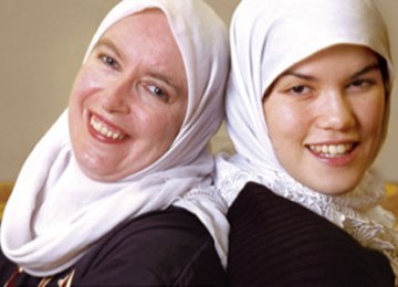 Kisah Ibu dan Anak yang Sama-sama Mencari 'Tuhan' dan Menemukannya dalam Islam