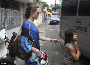 Angelina Jollie-Brad Pitt Ajak Pax Pulang Kampung ke Vietnam