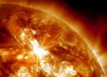 Badai Matahari Meluncur dengan Kecepatan 93 Juta Mil per Jam