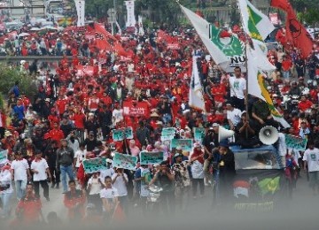 Ribuan Pengunjuk Rasa Kembali Hiasi Jakarta Hari Ini